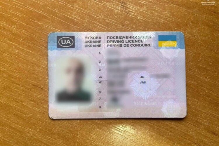 Волинським патрульним попався водій з підробленим посвідченням