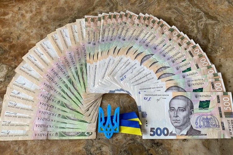 Одеситка передала горохівським волонтерам 20 тисяч гривень