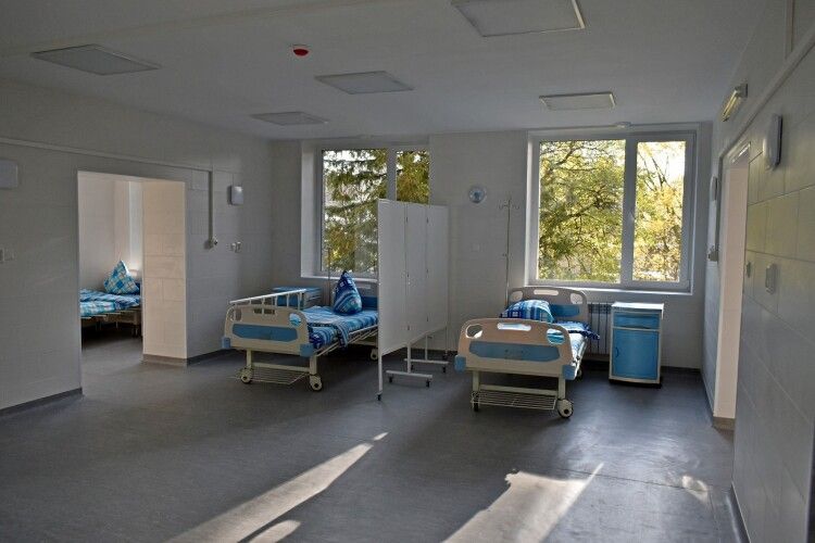 У лікарнях Волині збільшили кількість ліжок для хворих на коронавірус: скільки зайнято, і скільки є вільних