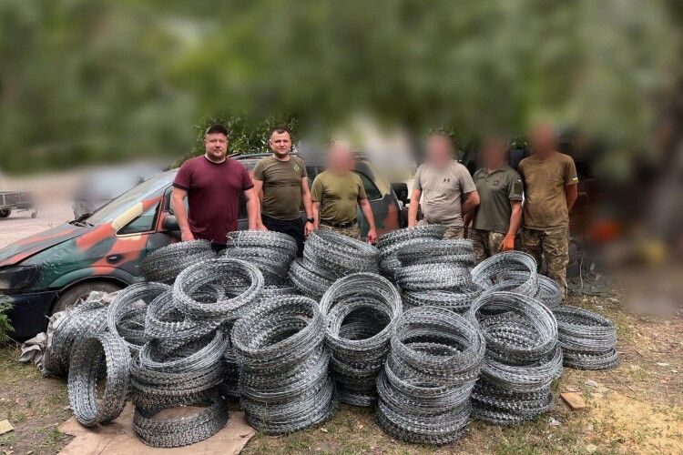 «Передали все»: мер волинського міста звітує про поїздку в зону бойових дій