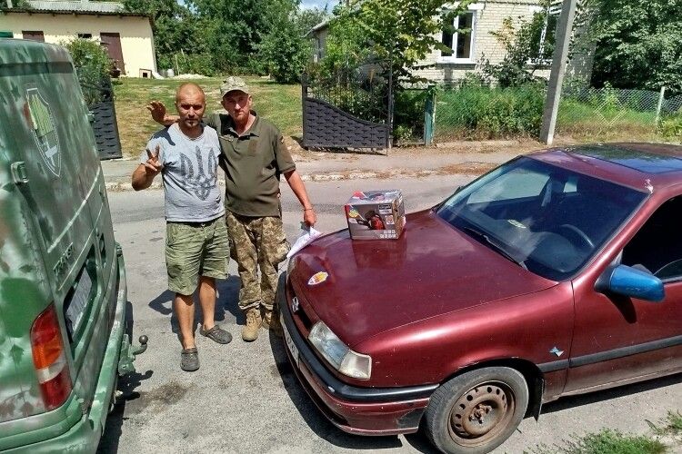 На Волині волонтери горохівського «Щита» подякували землякам за автомобілі для захисників