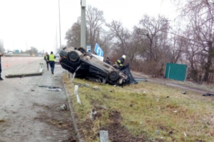 На Рівненщині 20-річний водій спричинив страшну ДТП: загинула дівчина та чоловік