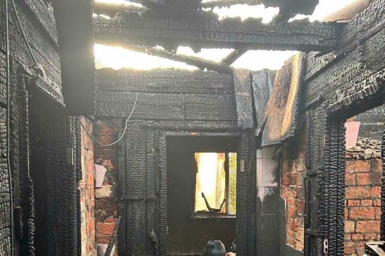 На Волині блискавка спалила оселю багатодітної родини