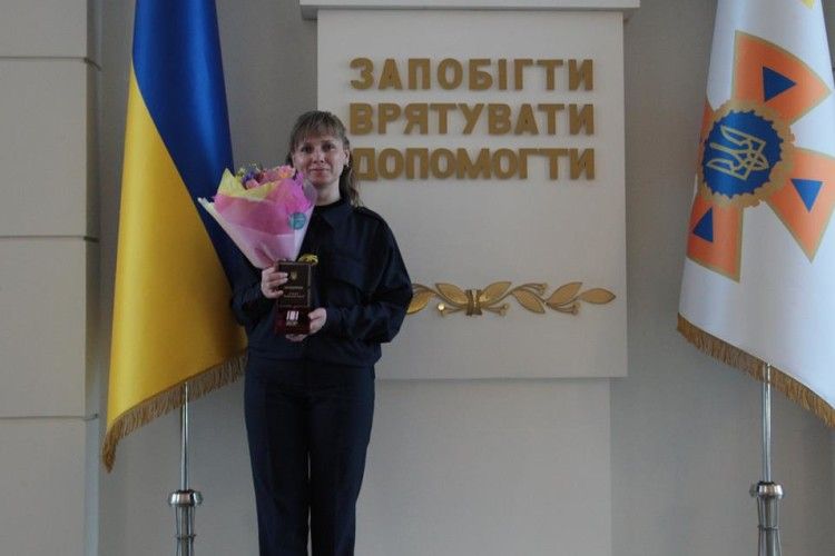 Зайшла в палаючу квартиру – і врятувала двох дітей! (фото)