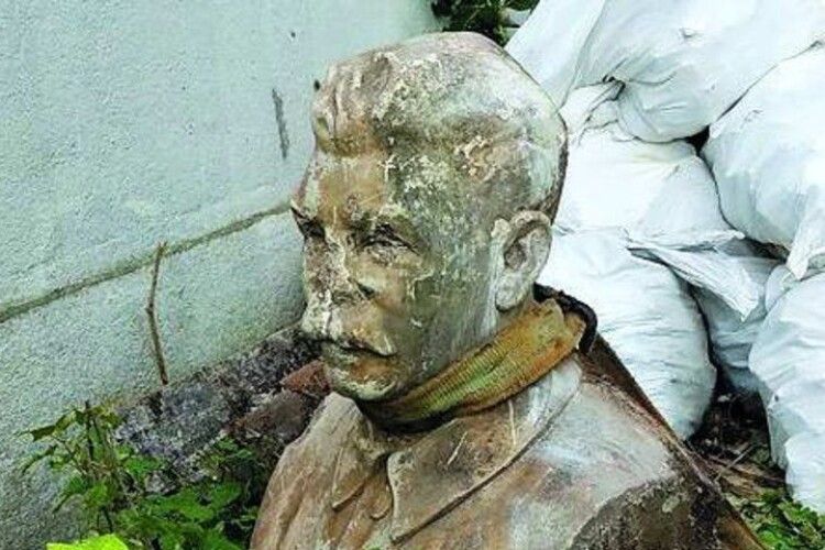 У Рівному з землі викопали… «чорта»-Сталіна!