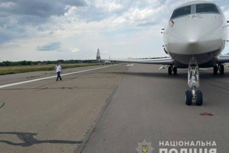 Вертоліт і літак родини Медведчука передали ЗСУ 