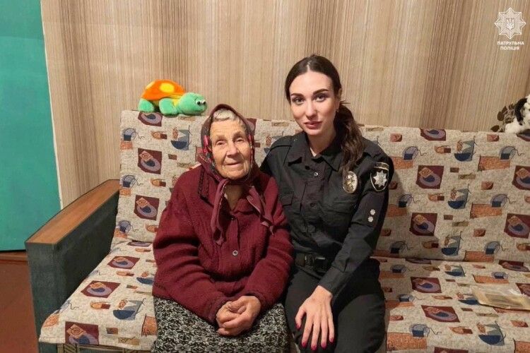 З 13 дітей вижило тільки двоє: патрульна поліцейська розповіла драматичну історію про те, як її 94-річна бабуся пережила Голодомор (Фото)