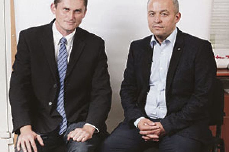 ОПОЗИЦІЇ ПОТРІБНА  СИЛЬНА КОМАНДА НА МІСЦЯХ*