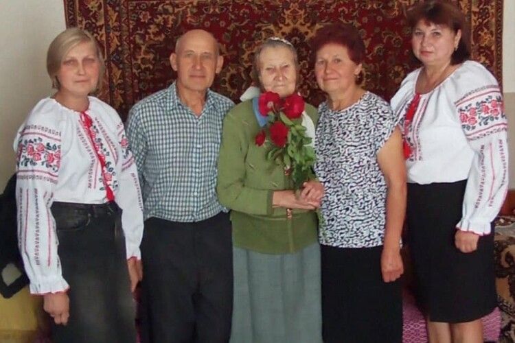 На Волині з днем народження вітали довгожительок 