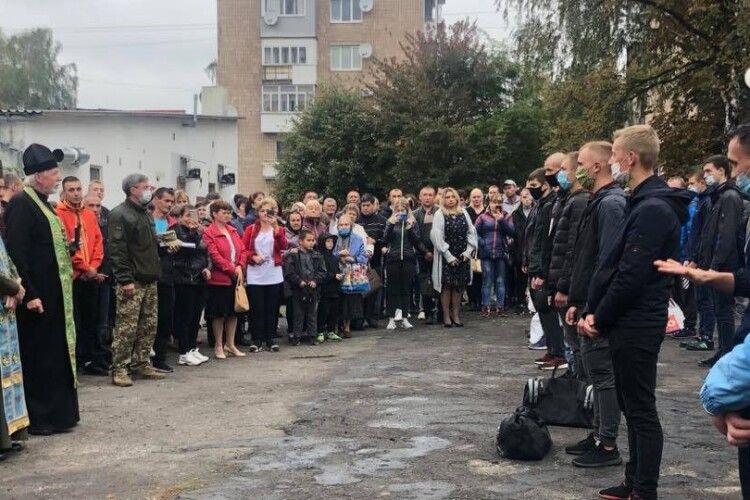 У Ковелі священники благословили юнаків на захист України (Фото)