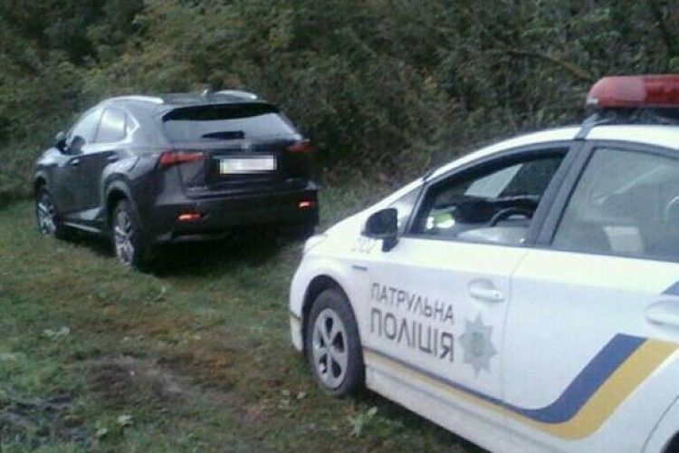 Патрульні Львова та Рівного спільними зусиллями знайшли викрадений автомобіль