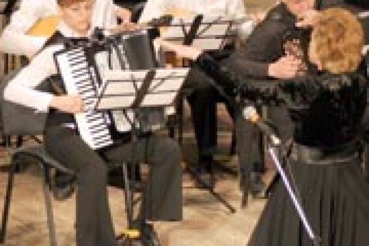 МОЛОДІ І ТАЛАНОВИТІ