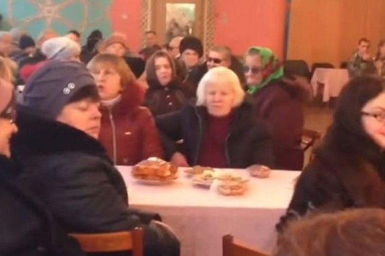 «Ситі серед голодних» - мережу обурив обід для незрячих у Коростені