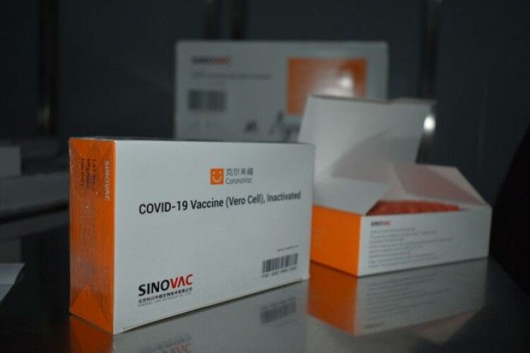 Сьогодні на Волині розпочинають щеплення вакциною CoronaVac китайського виробника Sinovac Biotech
