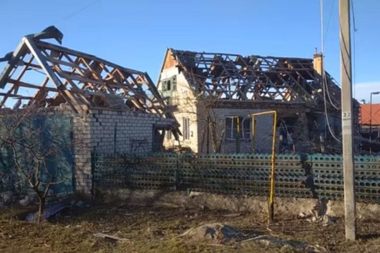 Російські окупанти обстріляли Чорнобаївку: є загиблий та поранені