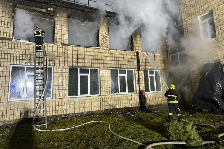 На Рівненщині сталася пожежа у ліцеї (Фото)