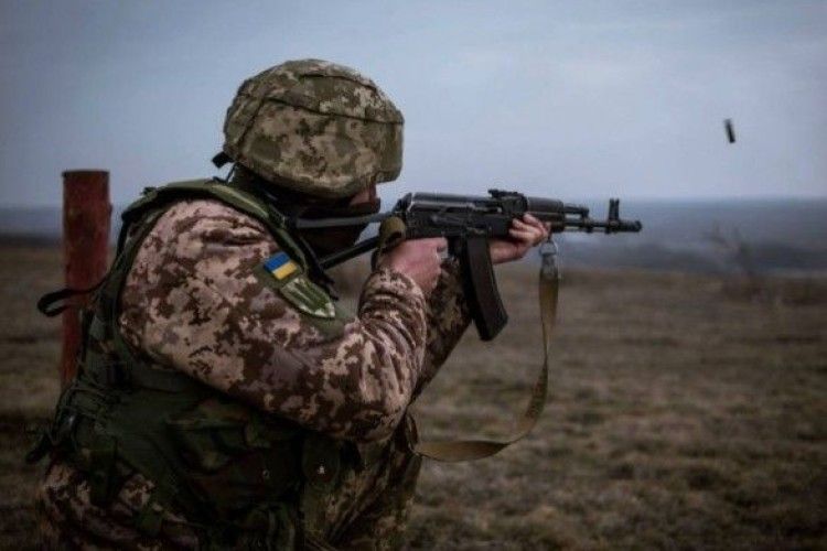 Бойовики з гранатомета обстріляли позиції українських військових біля Гнутового