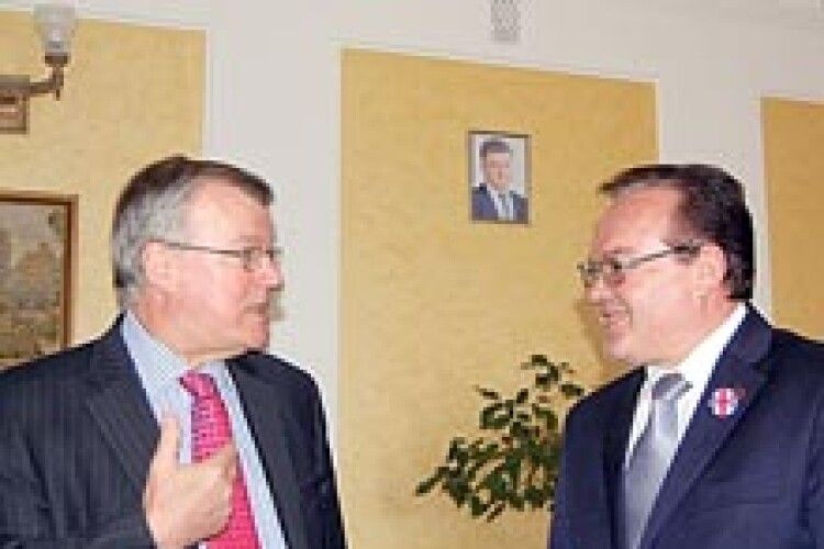 У ЛУЦЬКУ ВІТАЛИ ПОСЛА ВЕЛИКОБРИТАНІЇ