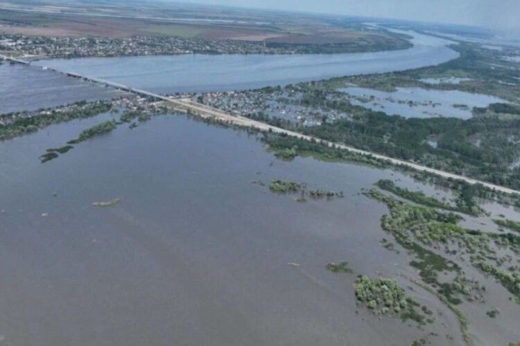 Волинська студентка самотужки намагається врятувати батьків із затопленого міста на Херсонщині