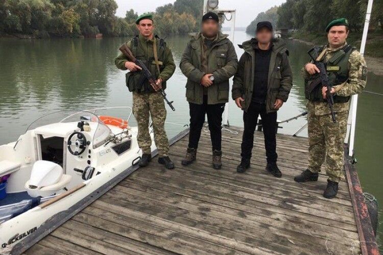 Українські прикордонники затримали на Дунаї двох браконьєрів: румуна та італійця