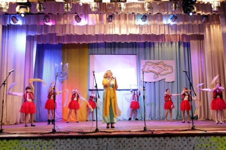 На Буковині День Соборності України відсвяткували… з картою України без Криму
