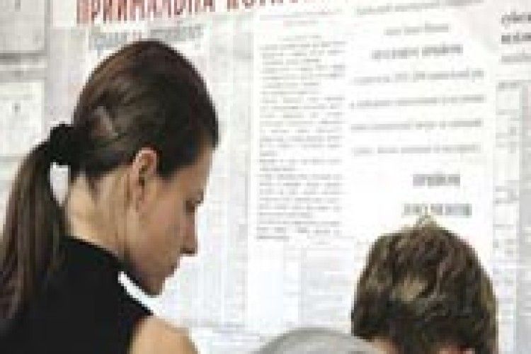У ЧЕРЗІ ЗА ДИПЛОМАМИ ЧИ ЗА СВОЇМ ПОКЛИКАННЯМ?