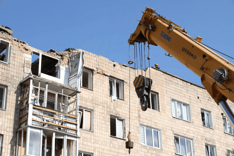 У Луцьку шукають підрядника для ремонту пошкодженого БпЛА будинку