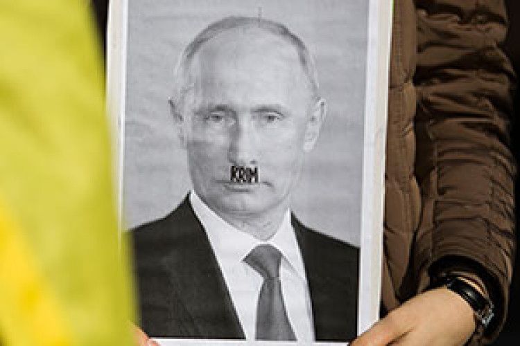 ЧОМУ СВІТ НЕ ЗАПРОВАДЖУЄ ДІЄВІ САНКЦІЇ ПРОТИ РОСІЇ?