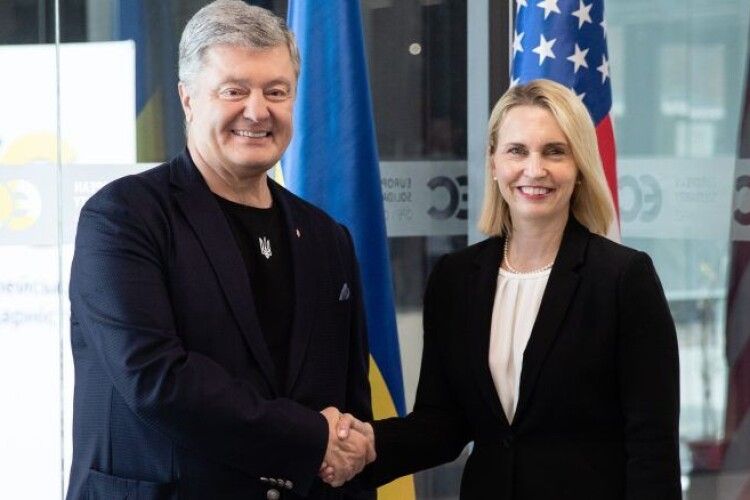 Разом неодмінно переможемо: Порошенко обговорив із Послом США Брінк підтримку ЗСУ 
