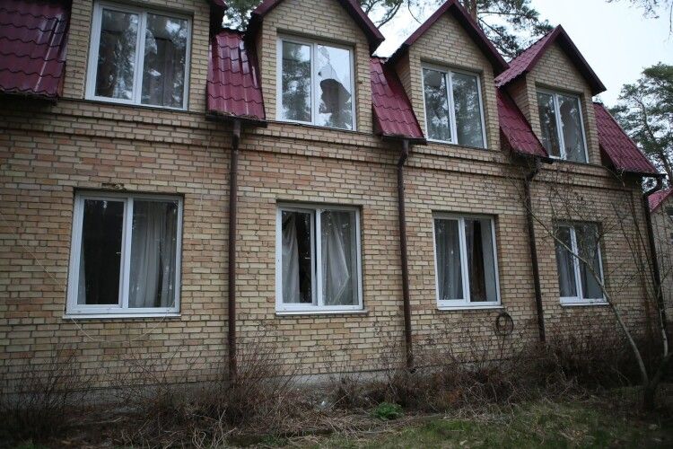 Вкрали чашу від Папи Римського і навіть старі кросівки: окупанти розграбували духовну семінарію