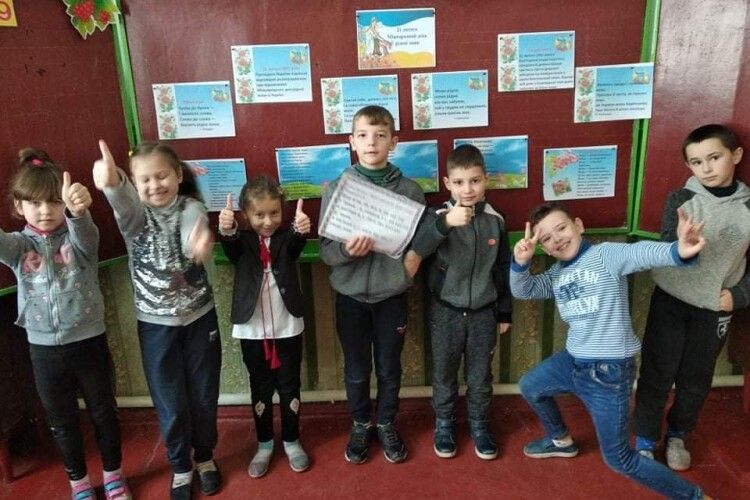 Скоромовки, загадки, лепбуки - мовниківські школярі вшанували українську мову