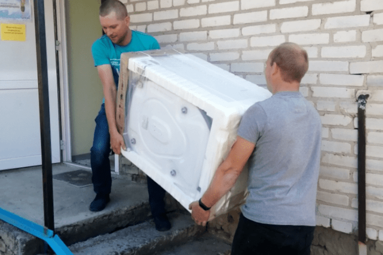 На сайті волинської громади пропіарили партію депутата, який купив пральну машину для дитсадка