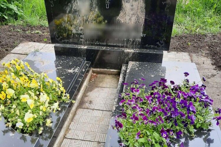 На Рівненщині двоє дітей осквернили могили на цвинтарі