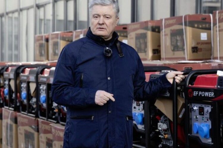 Порошенко з волонтерами купив 150 генераторів і розказав, куди вони підуть