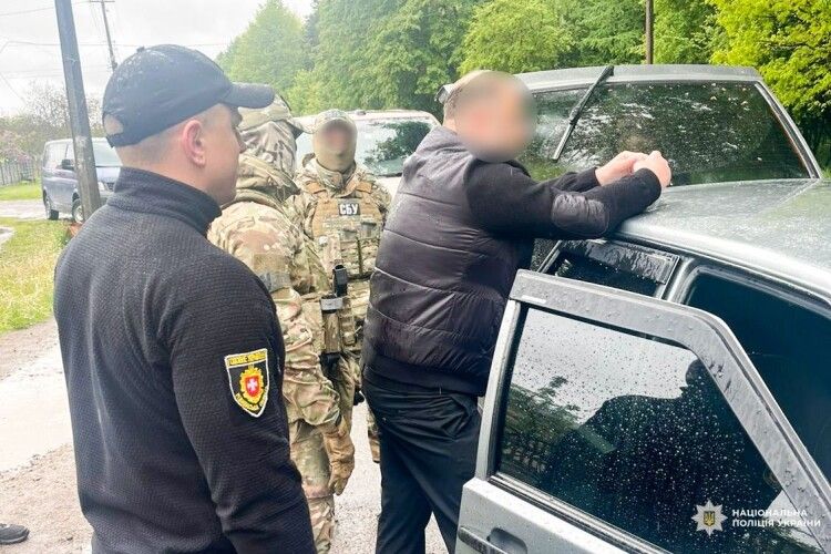 На Рівненщині голову громади затримали на хабарі за сприяння в отриманні землі