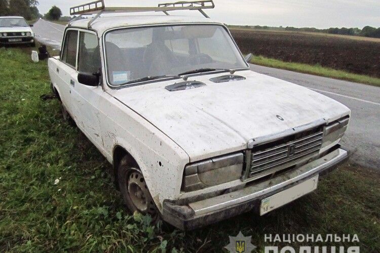 На Рівненщині 19-річний парубок хильнув горіляки і взяв покататися чужого «Жигуля» (фото)