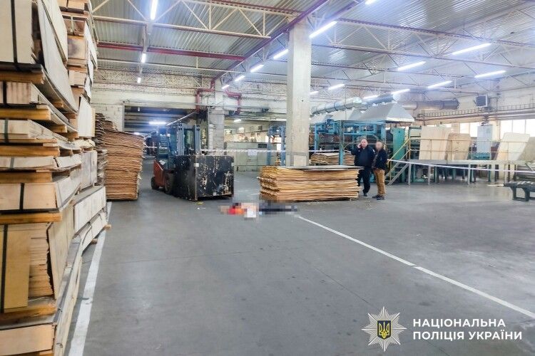 Трагедія на підприємстві: на Рівненщині під колесами навантажувача загинула жінка з Волині 