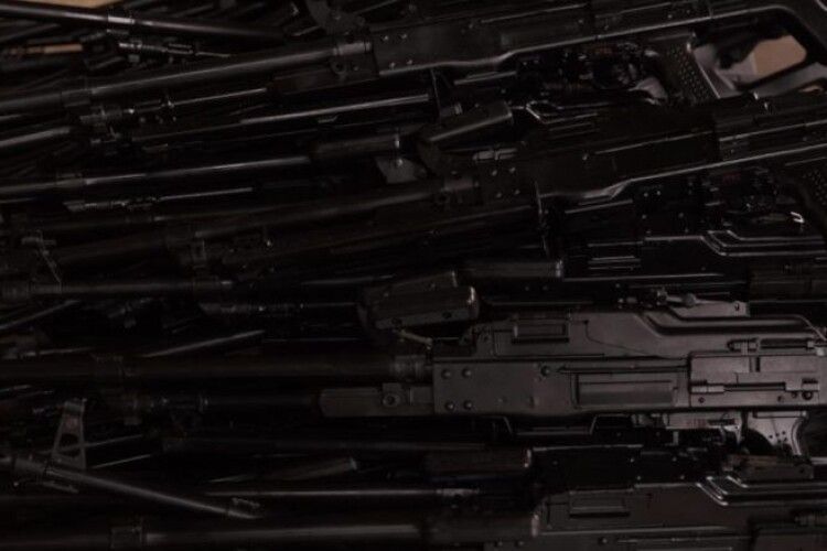 «Кузня на Рибальському» передає 500 кулеметів ПКМ, виготовлених на експорт, Збройним Силам України