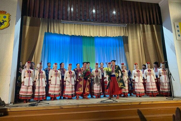 У селищі на Волині відбувся благодійний концерт Волинського народного хору (Фото)
