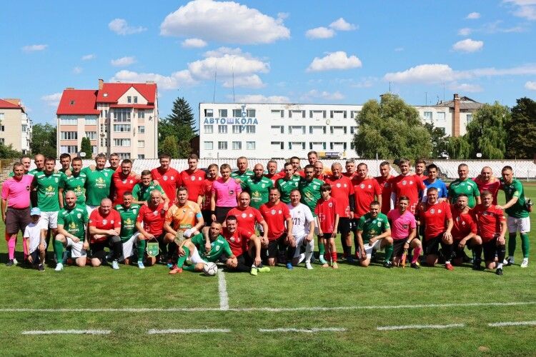 У Луцьку під час благодійного футбольного матчу зібрали 3 млн грн для прикордонників