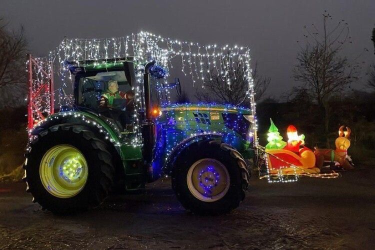 Британські фермери вивели свої трактори на святковий парад (Фото) 