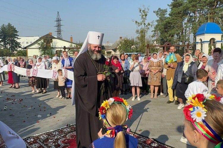 Митрополит Михаїл очолив Божественну Літургію у Маневичах