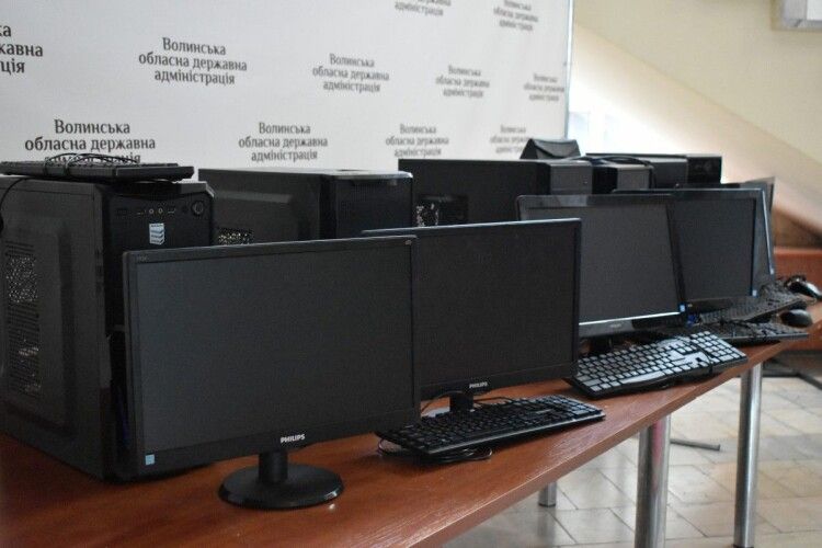 На Волині сім громад області отримали комп’ютерну техніку