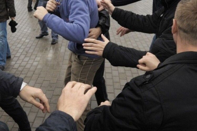 Підлітки влаштували масову бійку у спальному районі