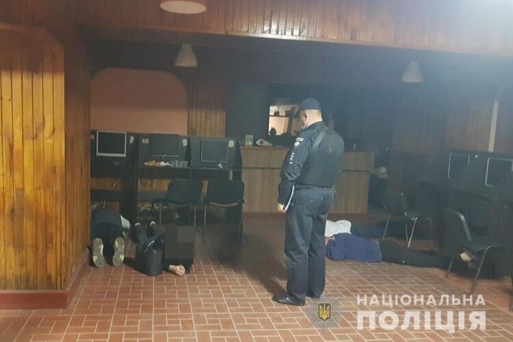 У Луцьку поліцейські припинили незаконну діяльність грального закладу  