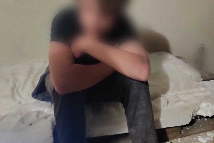 На Волині п’яного підлітка патрульні доставили з підвалу будинку до лікарні