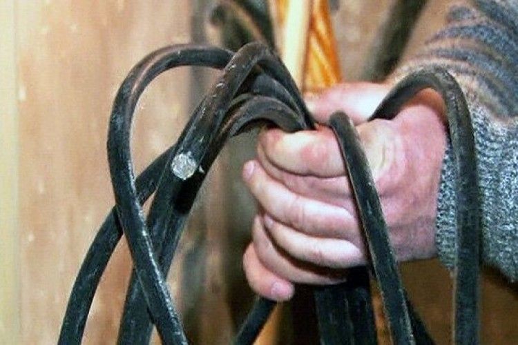 Злочинці «намотали» дві тисячі метрів кабелю і тюремний строк