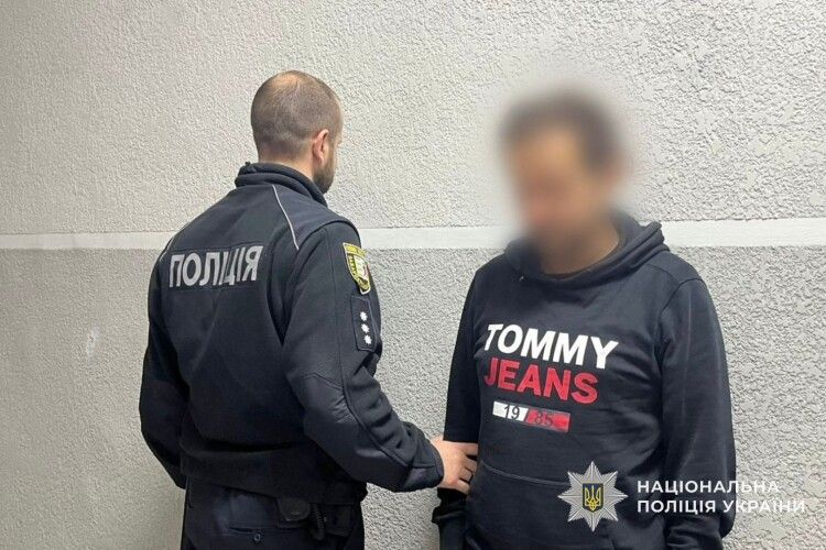 На Закарпатті поліція штурмом взяла квартиру, рятуючи школярку від ґвалтівника