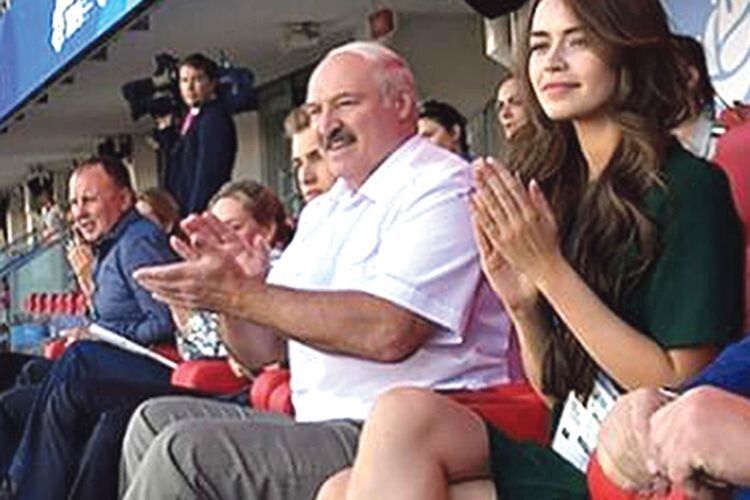 У «бацьки» Лукашенка нова фаворитка —  21-річна «Міс Європа»