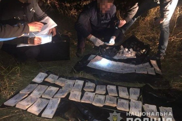 Впіймали депутата, який «взяв на лапу» 1,5 млн. гривень хабара